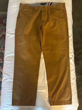 Tommy Hilfiger Men's Chino Pants in Tan